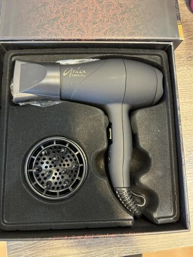 ARIA BEAUTY PROFESSIONAL HAIR DRYER WITH CONCENTRATOR NOZZLE AND DIFFUSER ATTACHMENT. INCLUDES ORIGINAL BOX