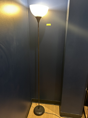 BLACK FLOOR LAMP
