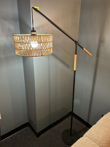 BLACK FLOOR LAMP WITH WICKER LAMP SHADE