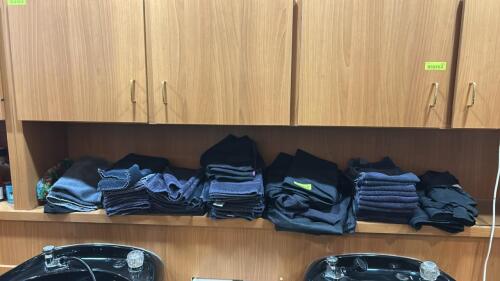 (1) LOT OF BLUE TOWELS