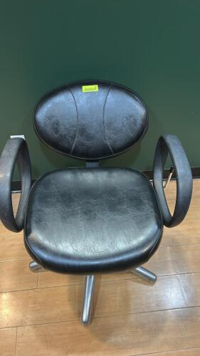 BLACK SHAMPOO CHAIR