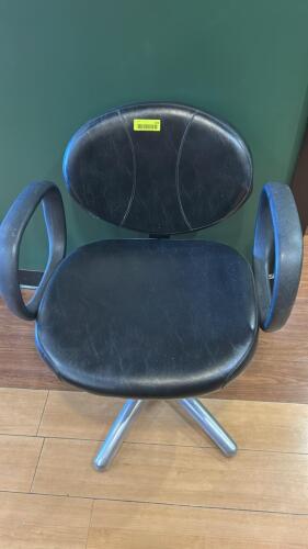 BLACK SHAMPOO CHAIR