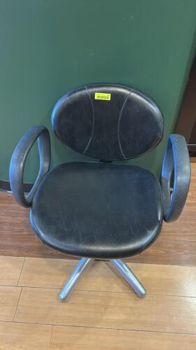 BLACK SHAMPOO CHAIR
