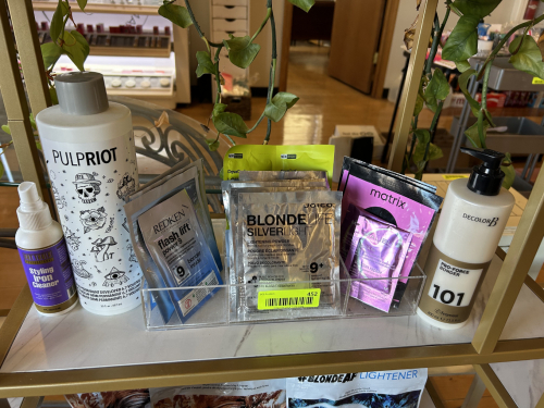 (1) LOT OF ASSORTED BEAUTY SUPPLIES.