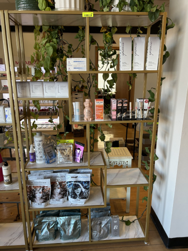 40" METAL AND GLASS DISPLAY SHELF .