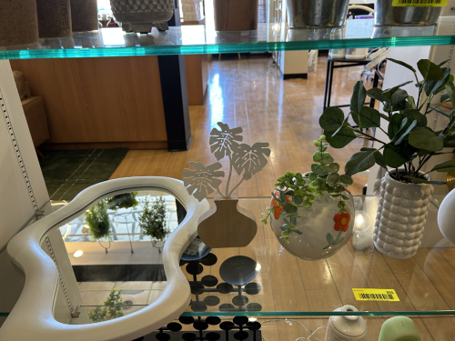 (1) LOT OF ASSORTED DECOR AND ACCENT PIECES.