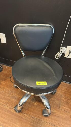 NAIL TECH STOOL