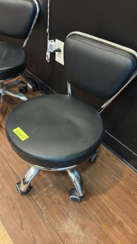NAIL TECH STOOL