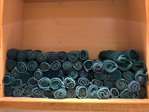 GREEN HAND TOWELS