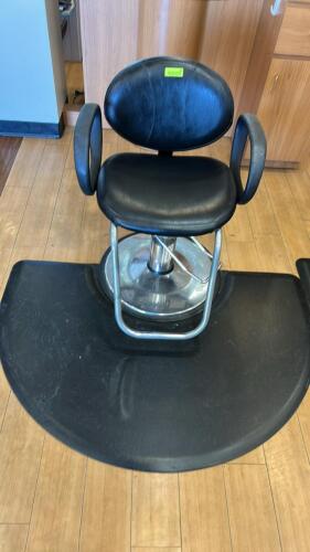 STYLIST CHAIR WITH FLOOR MATT