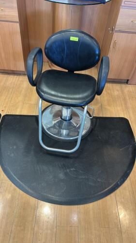STYLIST CHAIR WITH FLOOR MATT