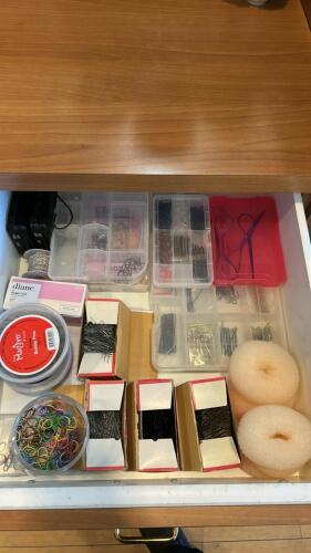 LARGE LOT OF HAIR ACCESSORIES