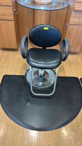 STYLIST CHAIR WITH FLOOR MATT