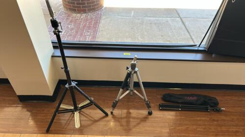 (3) ADJUSTABLE MANNEQUIN HEAD TRIPOD STANDS