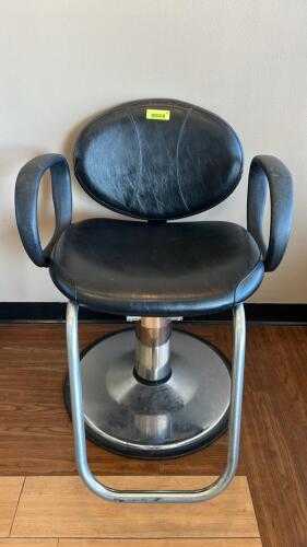 STYLIST CHAIR