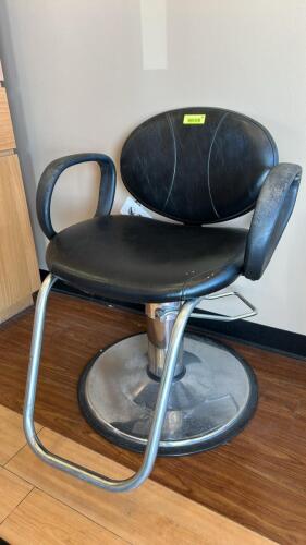 STYLIST CHAIR