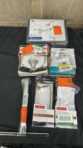 (1) LOT OF ASSORTED BATHROOM D&Eacute;COR