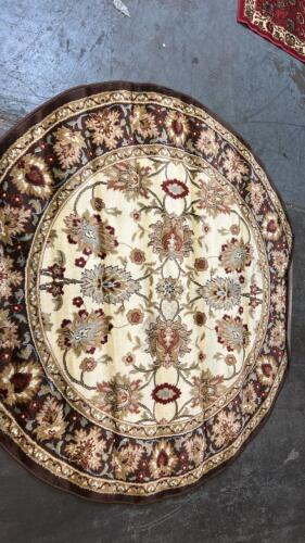 (1) CREAM AND BROWN CLASSIC AGRA COLLECTION ROUND RUG