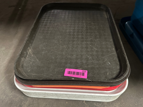 (1) LOT OF PLASTIC CAF&Eacute; TRAYS