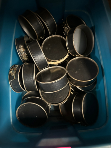 (1) LOT OF 4" CAKE ROUNDS