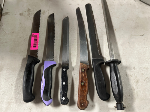 (5) ASSORTED KITCHEN KNIVES AND (1) SHARPENER.