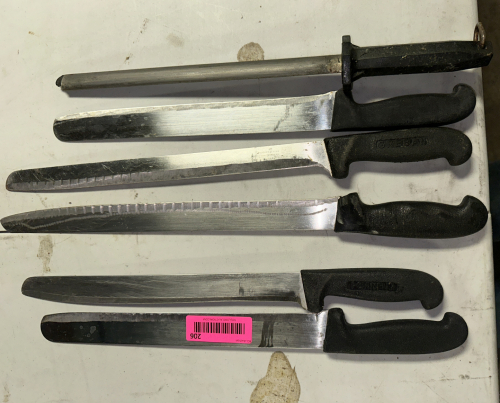 (5) ASSORTED KITCHEN KNIVES AND (1) SHARPENER.