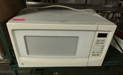GE HOUSE HOLD MICROWAVE.
