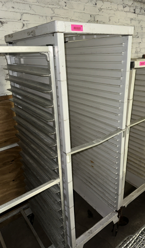 TWENTY PAN PLASTIC TRAY RACK