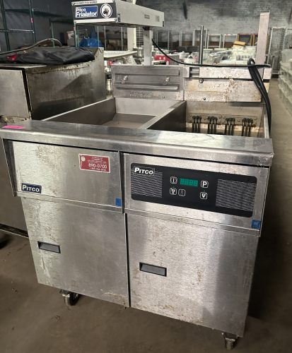 PITCO 40 LB. ELECTRIC DEEP FRYER W/ LEFT SIDE DUMP STATION AND HEAT LAMPS.