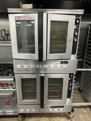BLODGETT DOUBLE STACK GAS CONVECTION OVEN.