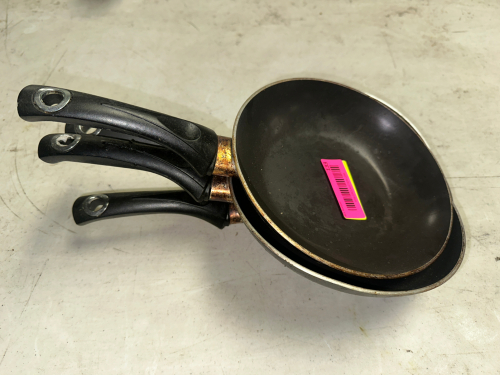 (3) 6" SKILLETS.