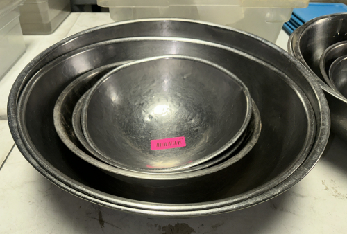 (5) PIECE STAINLESS MIXING BOWL SET.