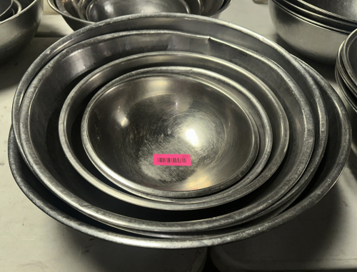 (6) PIECE STAINLESS MIXING BOWL SET.
