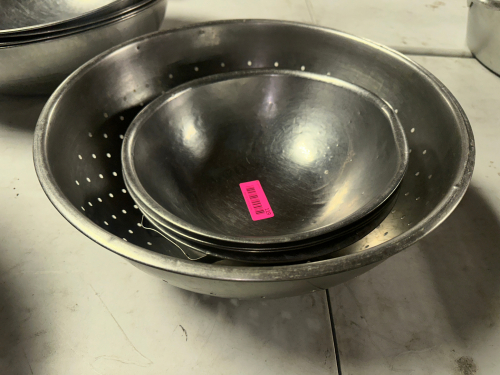 (1) STAINLESS COLANDER AND (3) SMALL MIXING BOWLS.
