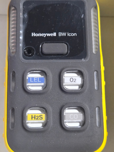 (1) MULTI-GAS DETECTOR