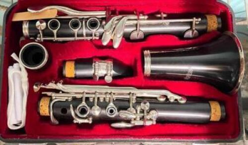 WINDSOR STUDENT CLARINET W/ CASE