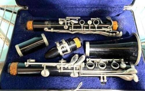 SELMER BUNDY 1400 STUDENT CLARINET W/ CASE