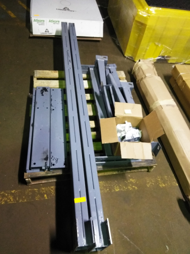 (1) CANTILEVER RACK