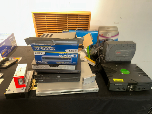 (1) LOT OF ASSORTED ELECTRONICS - SEE ADDITIONAL IMAGES.