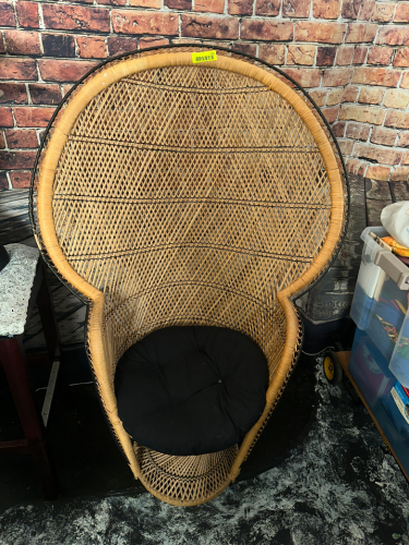 VINTAGE PEACOCK STYLE WICKER / RATTAN ACCENT CHAIR