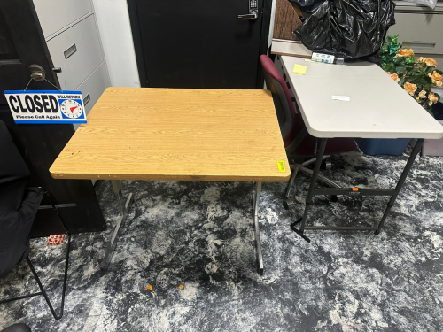 (2) ASSORTED FOLDING TABLES AND (2) OFFICE CHAIRS.