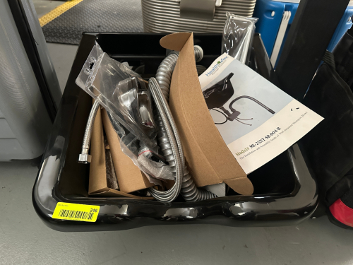 SALON STYLE SHAMPOO SINK ( APPEARS NEW )