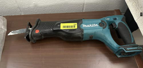 MAKITA PORTABLE SAWZALL WITH BATTERY AND CHARGER.