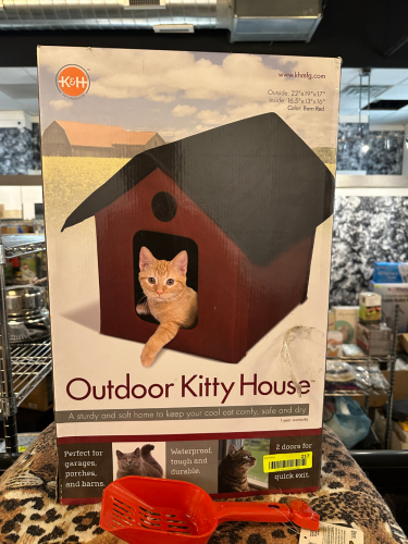 OUTDOOR KITTY HOUSE