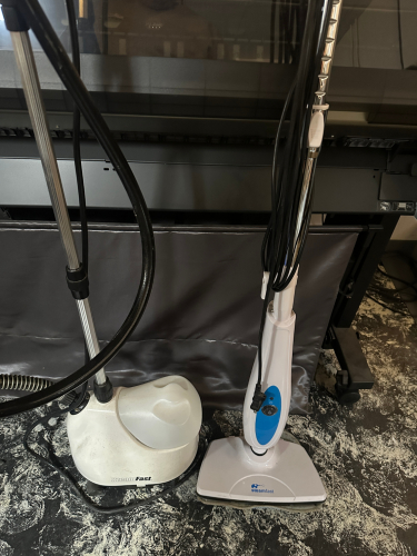 FLOOR CLEANER AND (1) STEAM CLEANER.