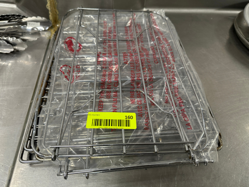 (4) 1/2 SIZE WIRE COOLING RACKS.