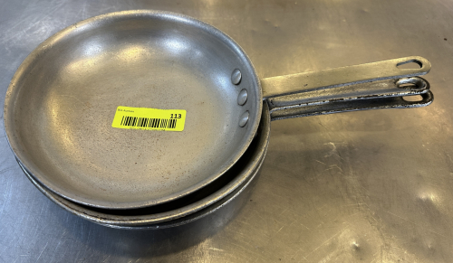 (4) 8" SKILLETS.