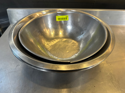 (3) STAINLESS MIXING BOWLS