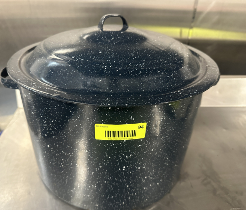 ENAMEL COATED STOCK POT WITH LID.