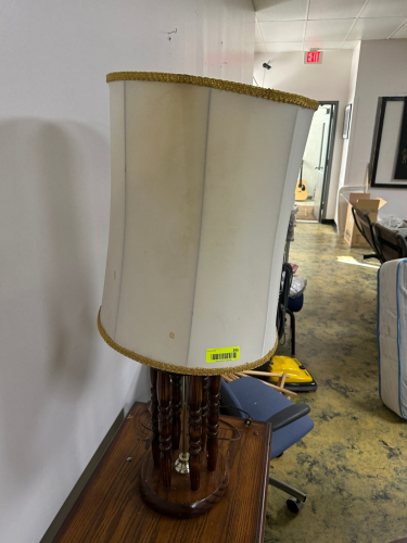 DESK LAMP WITH SHADE
